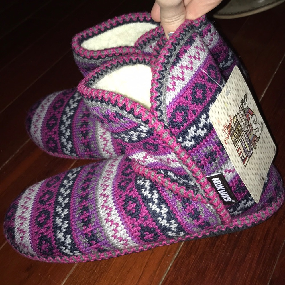 *NEW* Muk Luk Slippers (Berry)